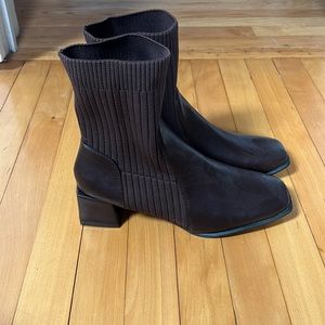 NWOT! Chunky Heel Knit Boot